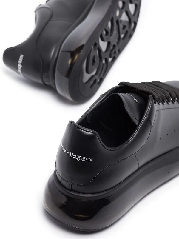 Alexander McQueen Suela extragrande negra brillante