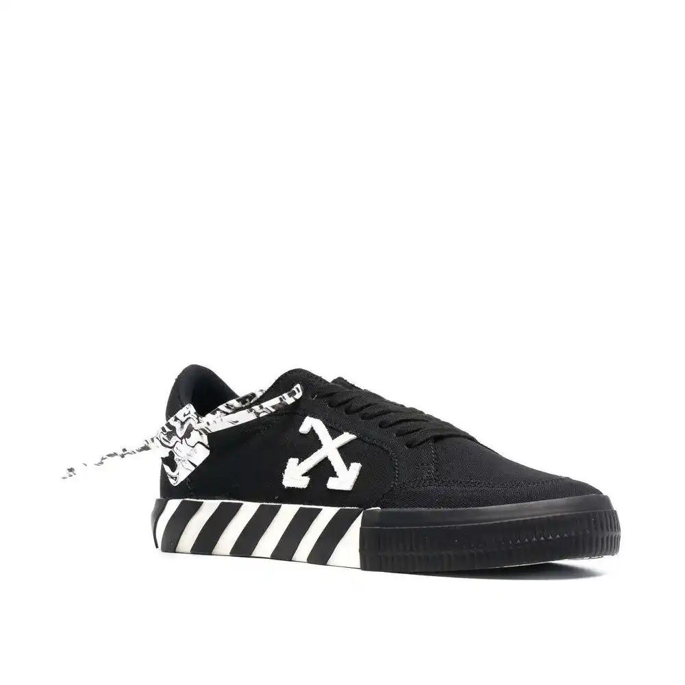 Off-White Vulcanized Low Black