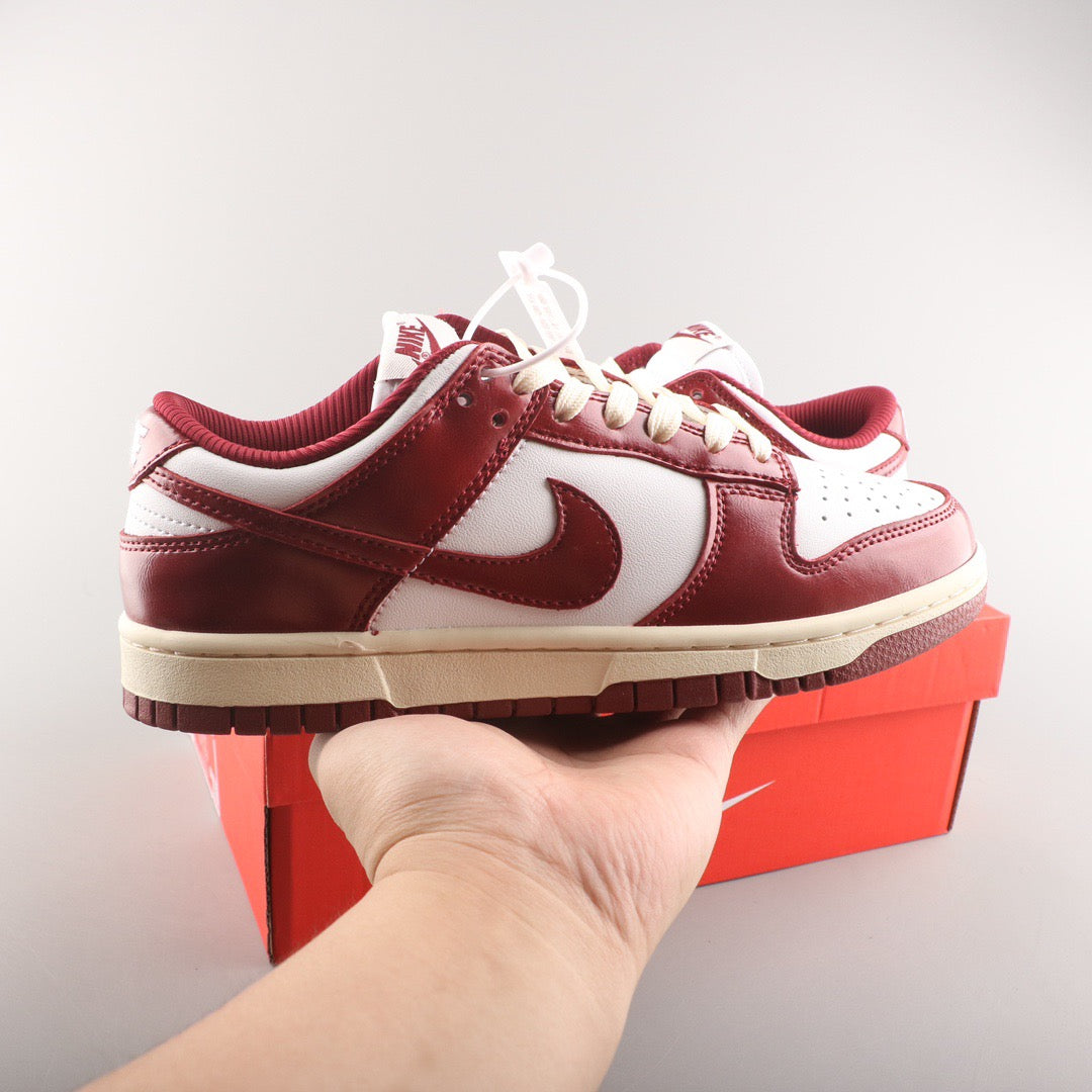 Nike Dunk Low Vintage Team Red