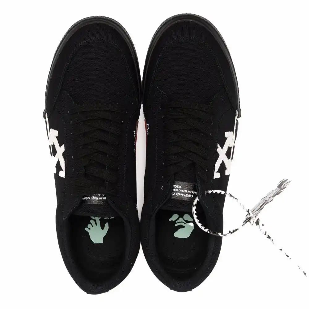 Off-White Vulcanizado Bajo Negro