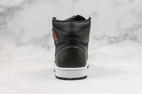 Air Jordan 1 Retro Alto Negro Satinado Gimnasio Rojo